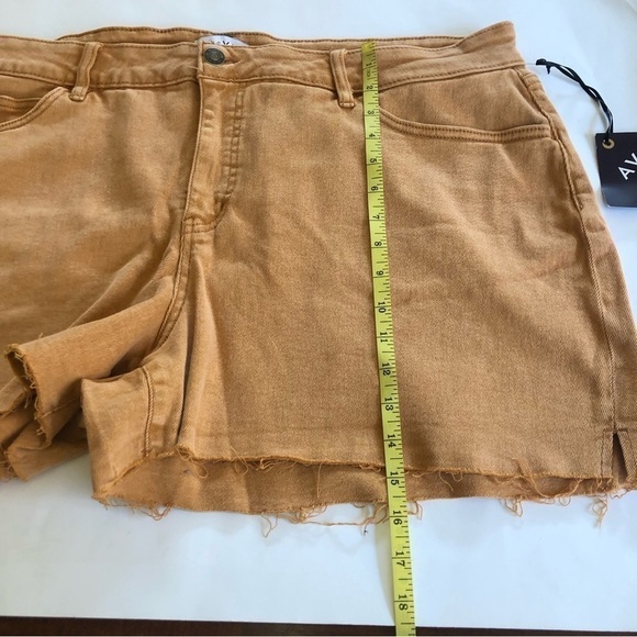 Ava & Viv Women's Raw Hem Cut-Off Mid Rise Midi Jean Shorts. Plus Size 20W - Picture 10 of 11
